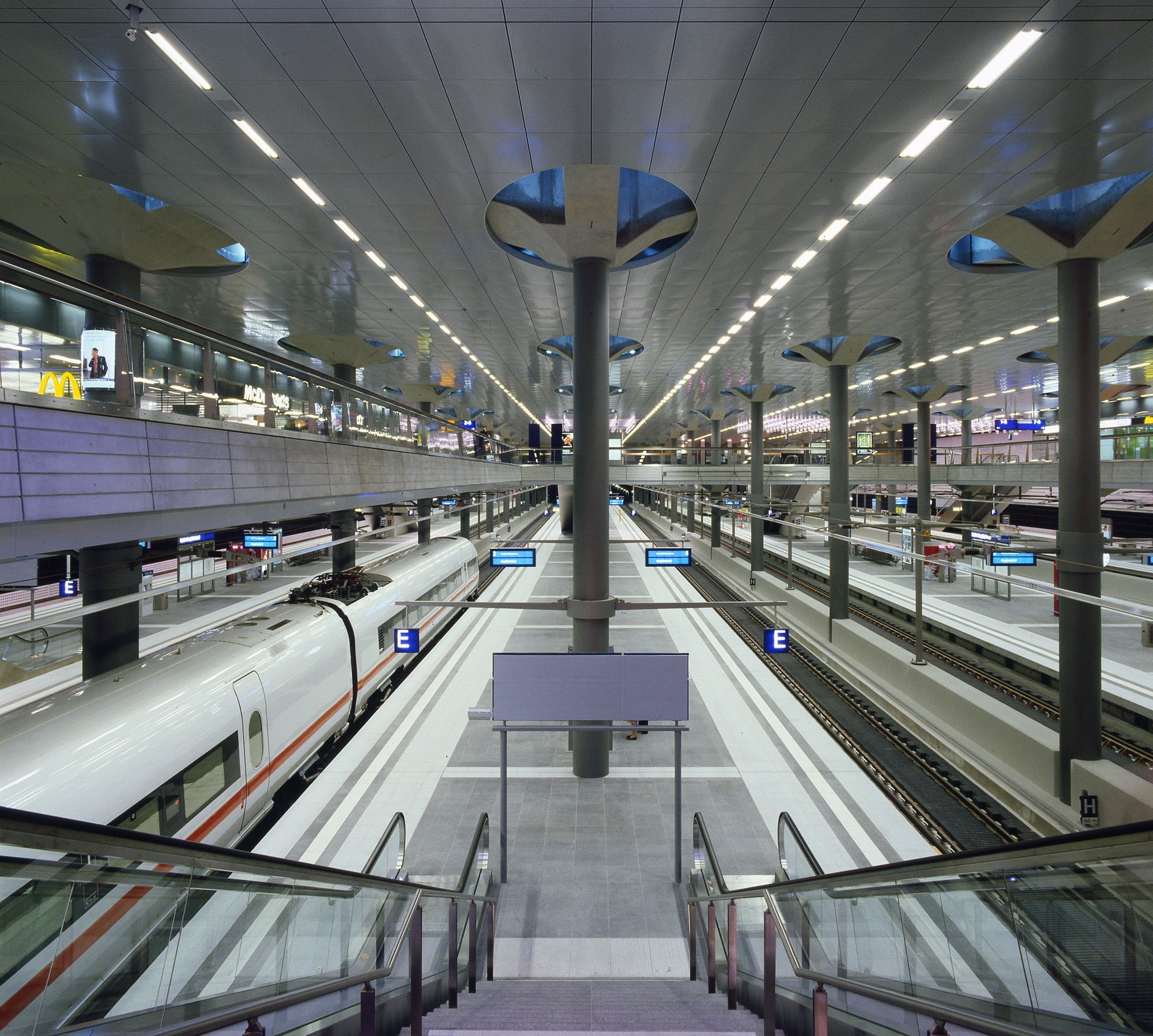Berlin Central Station — Berlin, Germany: architectural lighting design by Lichtvision