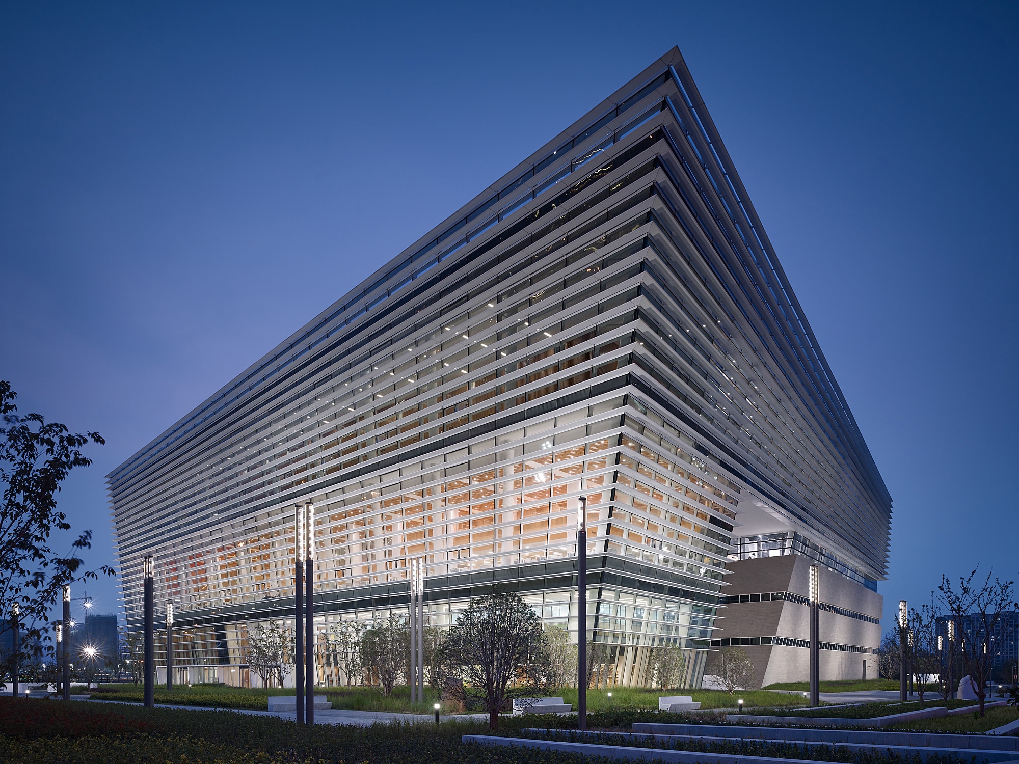 Suzhou No. 2 Library — China: architectural lighting design by Lichtvision (architecture by gmp Architekten)
