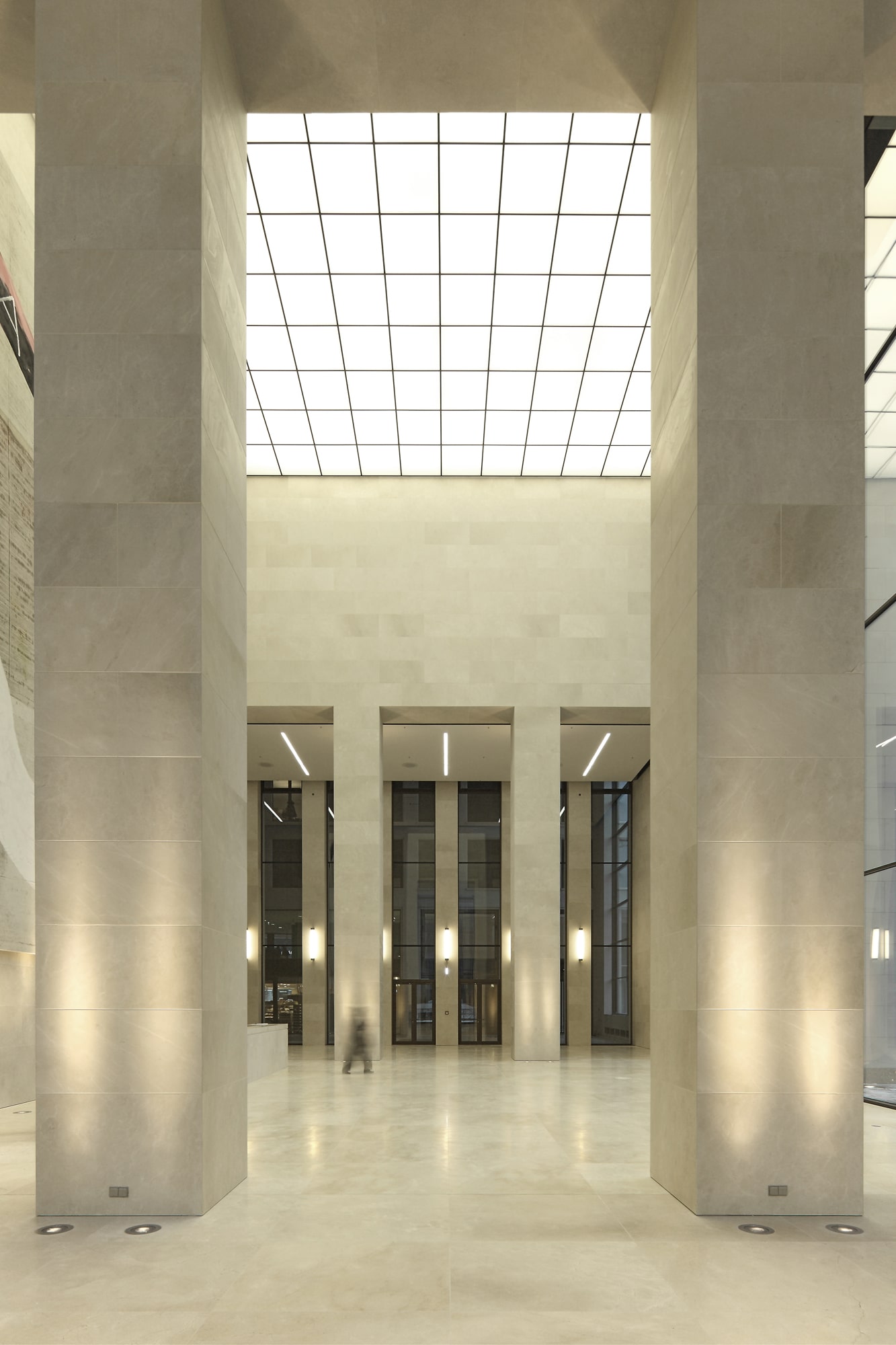 Opernturm Frankfurt — Germany: architectural lighting design by Lichtvision (architecture by Prof. Christoph Mäckler)