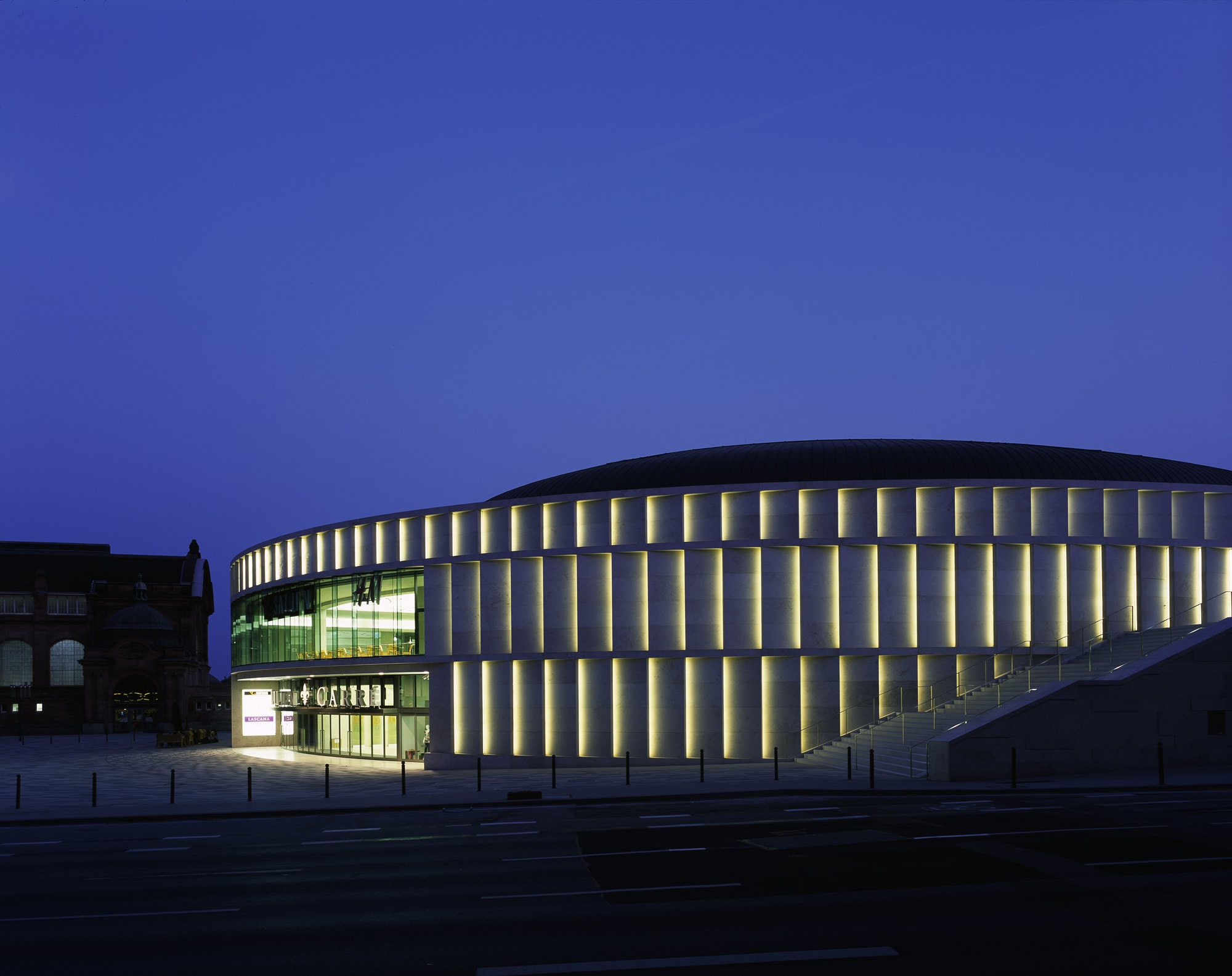 Shopping Mall Liliencarré — Germany: lighting design view 2 of 5, by Lichtvision