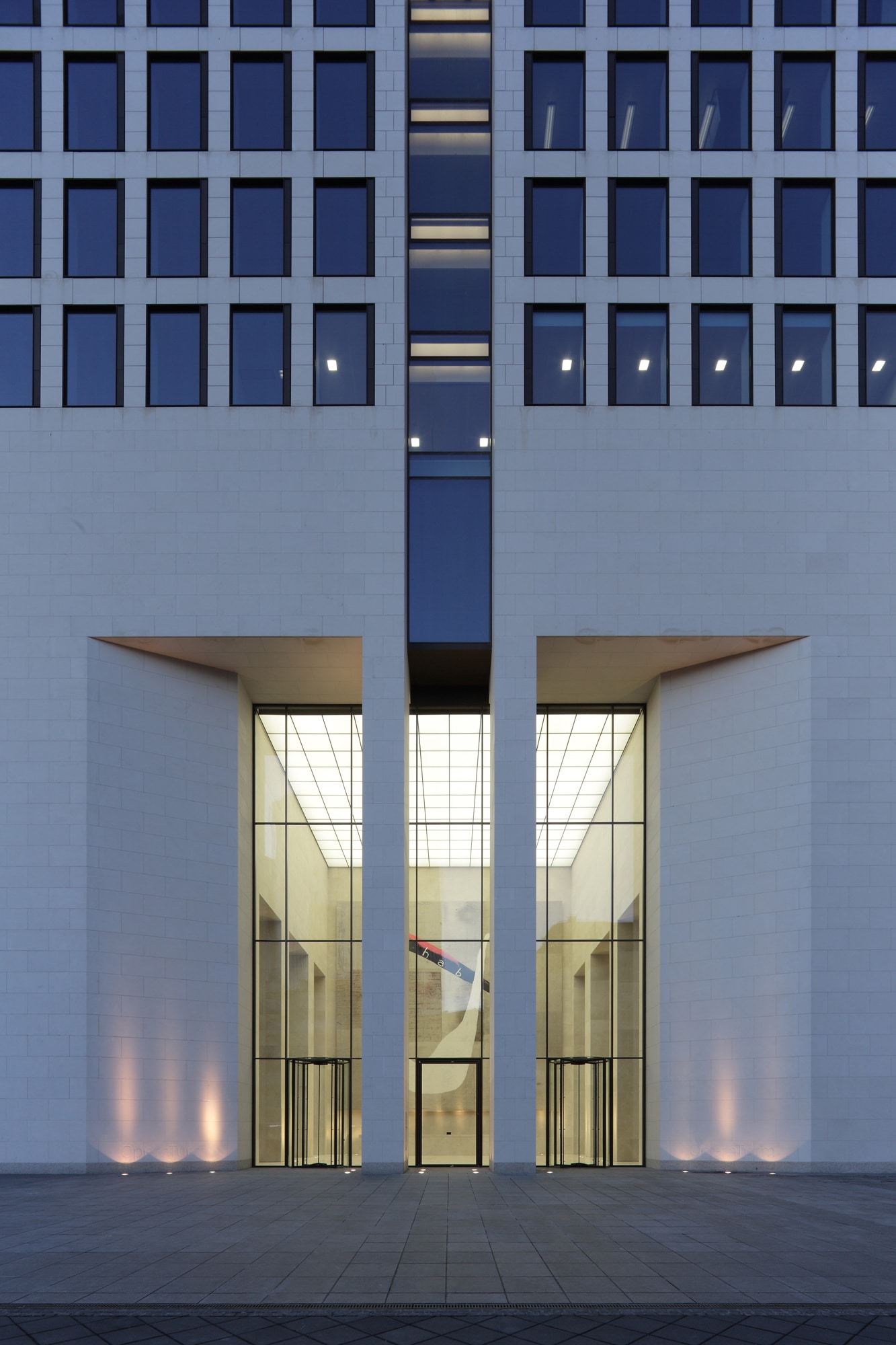 Opernturm Frankfurt — Germany: lighting design view 6 of 8, by Lichtvision