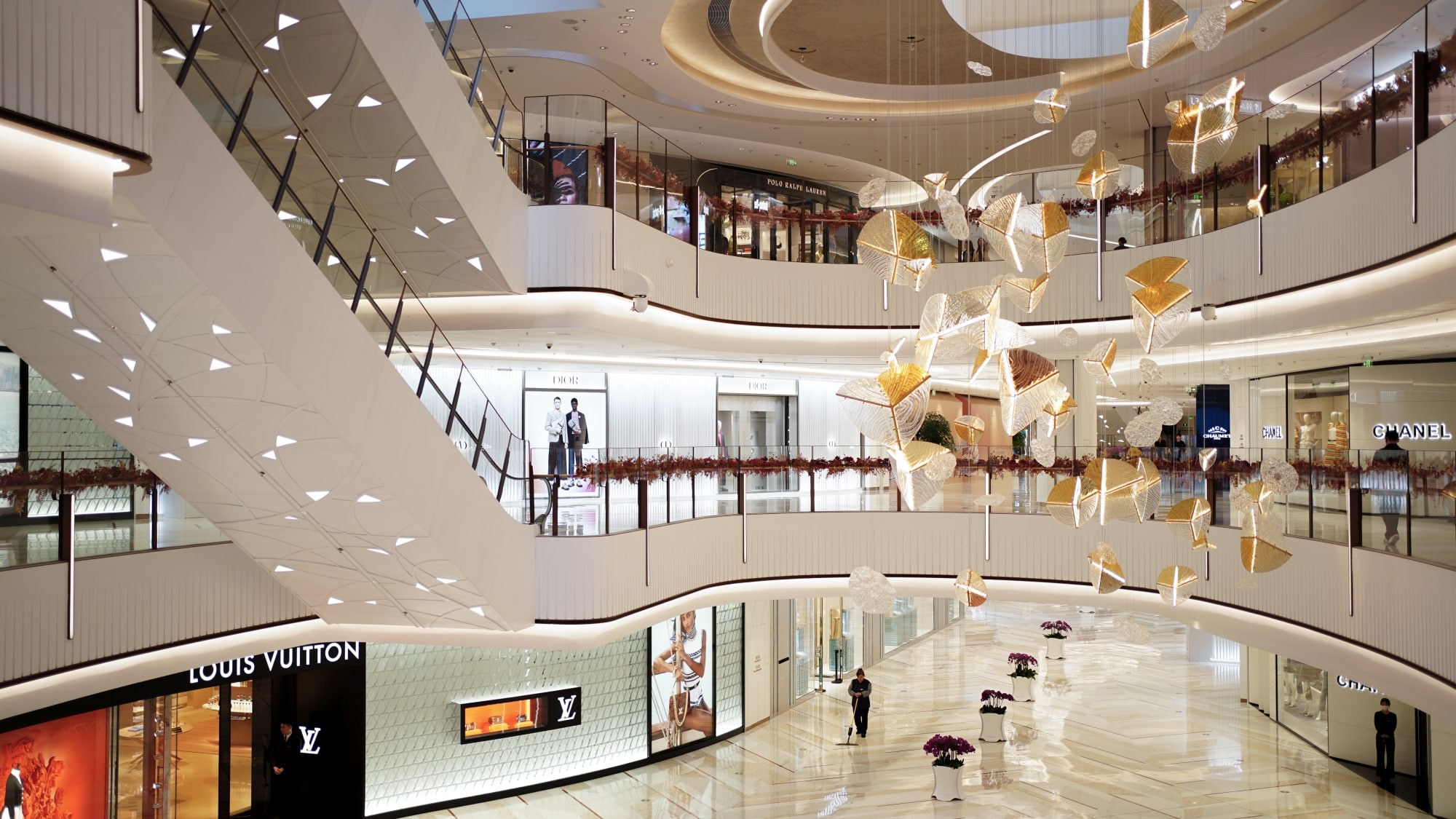 IFC Nanjing Retail — China: architectural lighting design by Lichtvision (architecture by Lead8)
