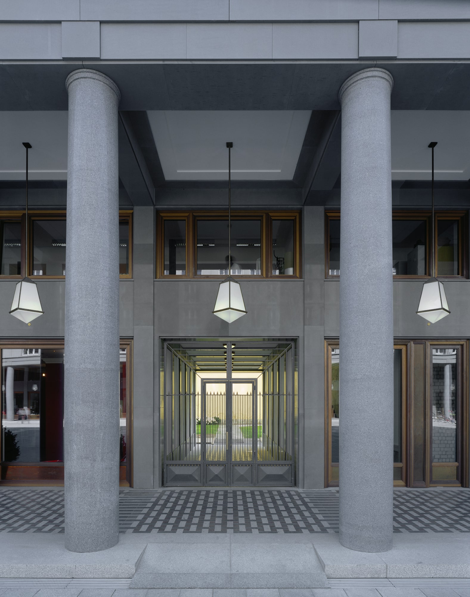 Leibniz Colonnade — Berlin, Germany: lighting design view 4 of 4, by Lichtvision