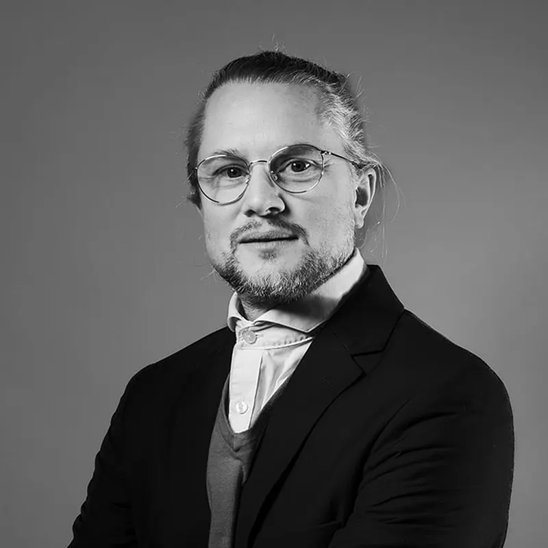 Portrait of Simon Junge, Senior Associate at Lichtvision