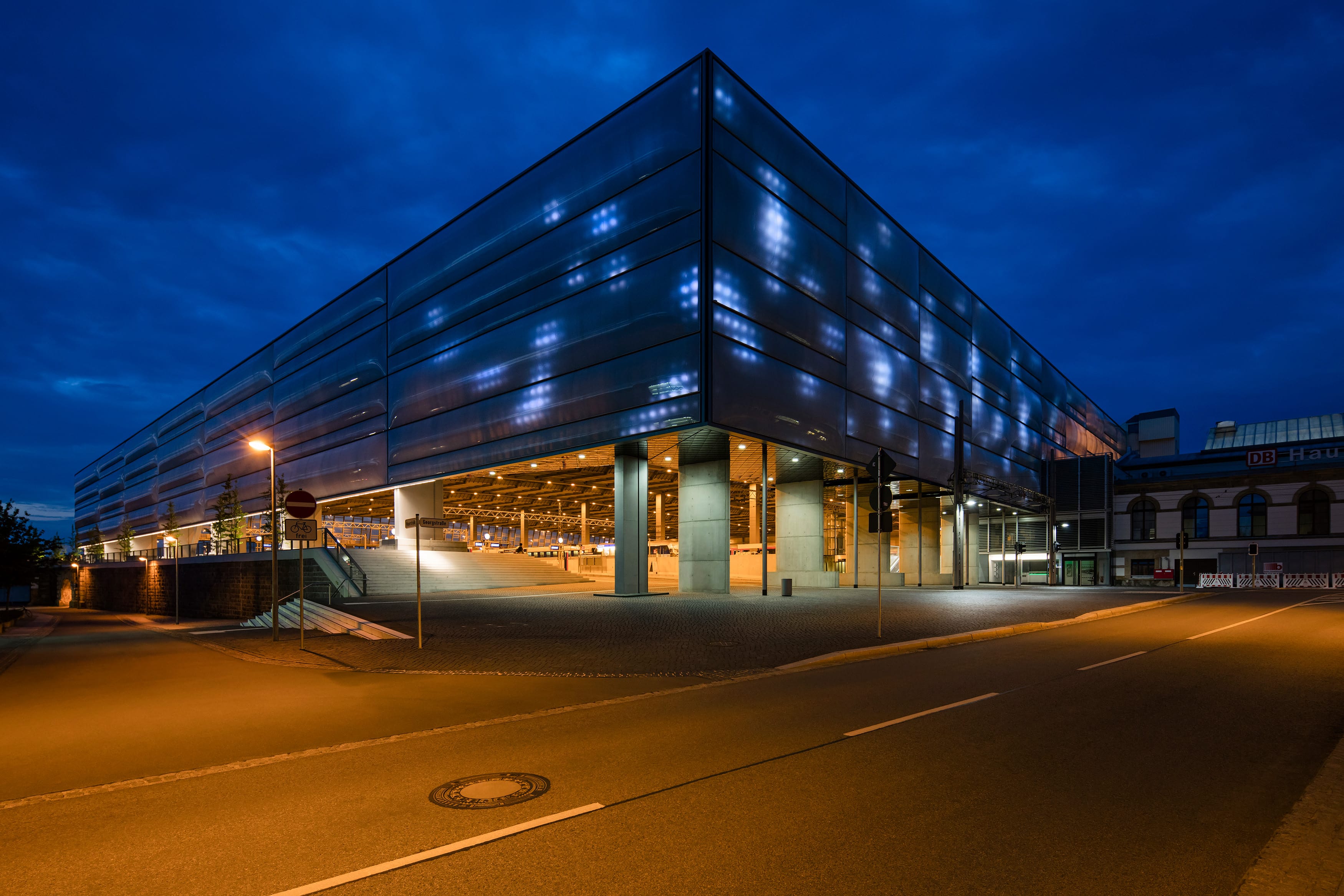 Swarm Study / Ix — Germany: lighting design view 3 of 7, by Lichtvision