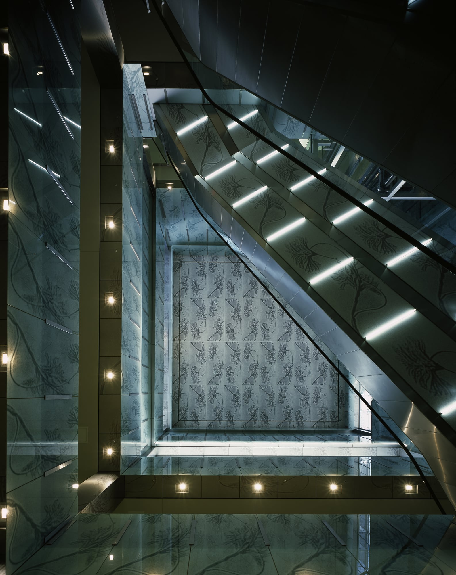 Shopping Mall Liliencarré — Germany: lighting design view 4 of 5, by Lichtvision