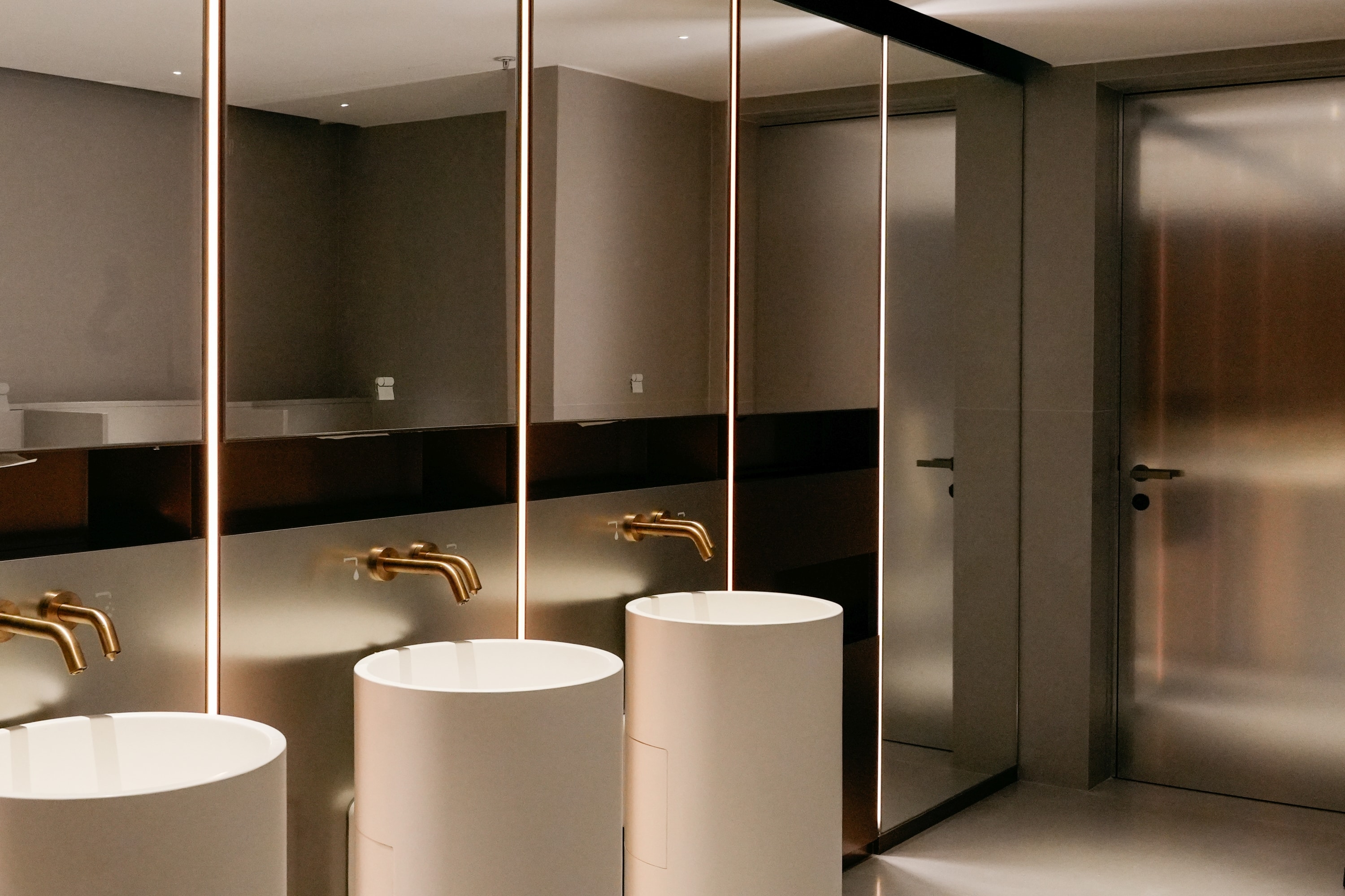 83 King Lam Street — Hong Kong, China: lighting design view 5 of 7, by Lichtvision