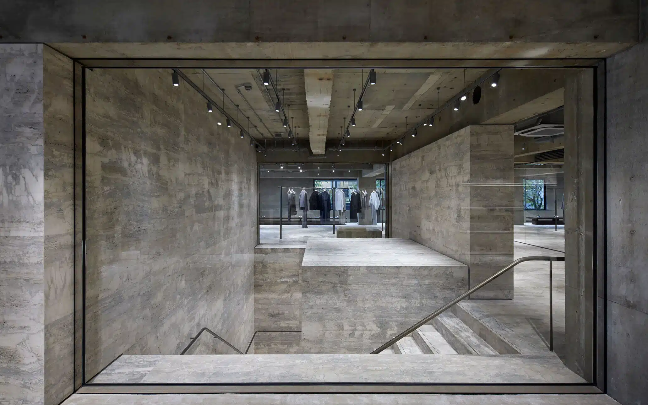Jil Sander Tokyo Ginza — Tokyo, Japan: lighting design view 4 of 7, by Lichtvision