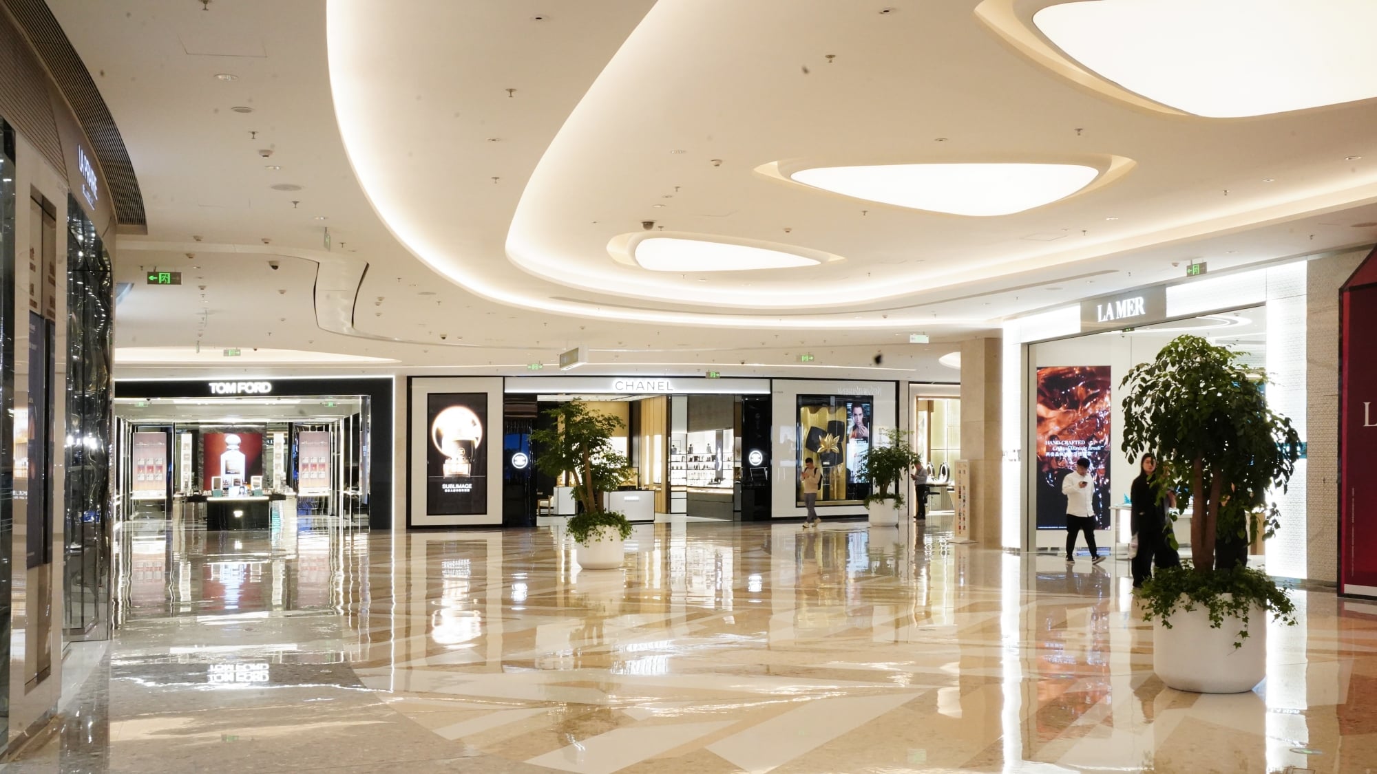IFC Nanjing Retail — China: lighting design view 3 of 7, by Lichtvision