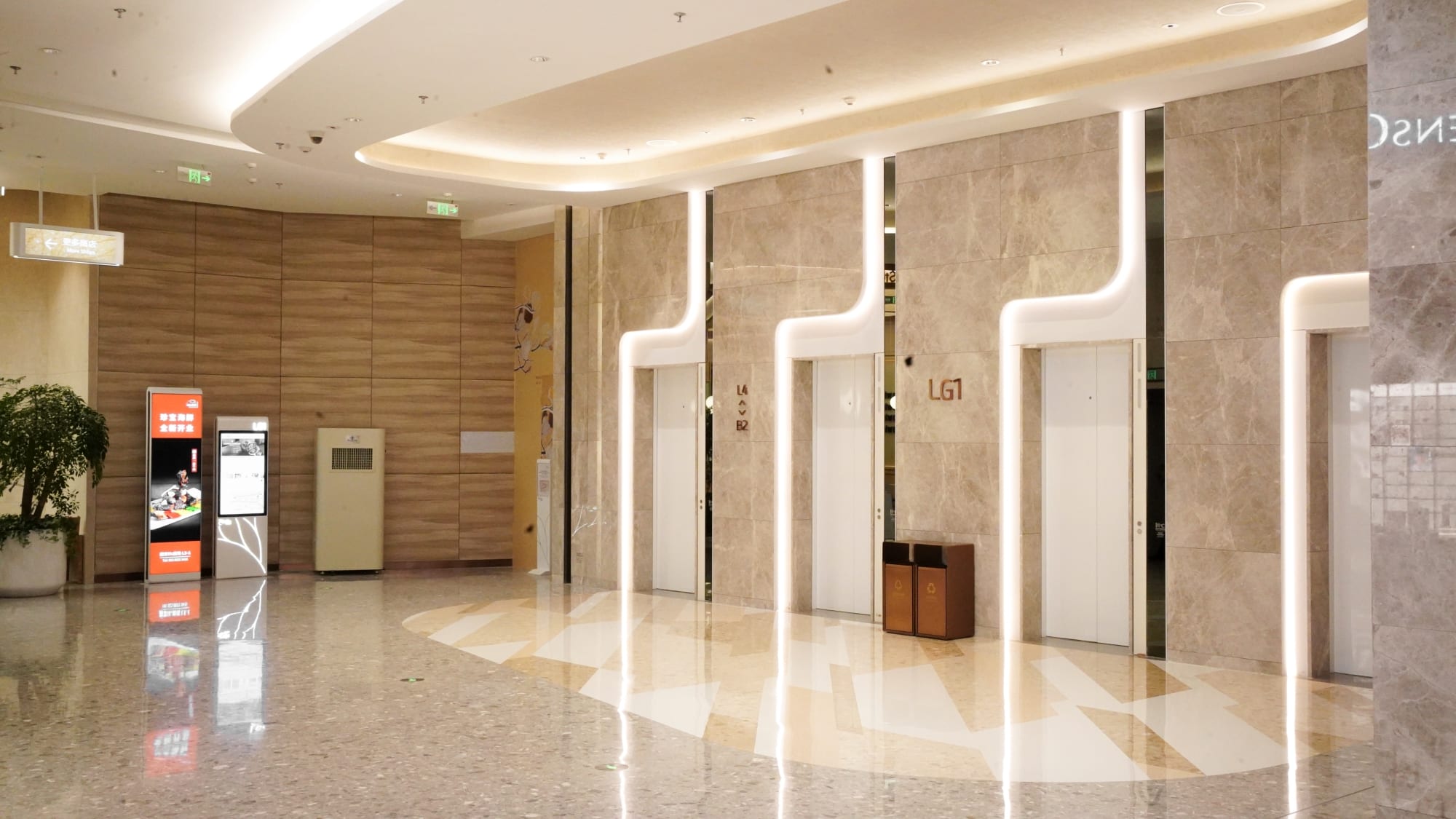 IFC Nanjing Retail — China: lighting design view 6 of 7, by Lichtvision
