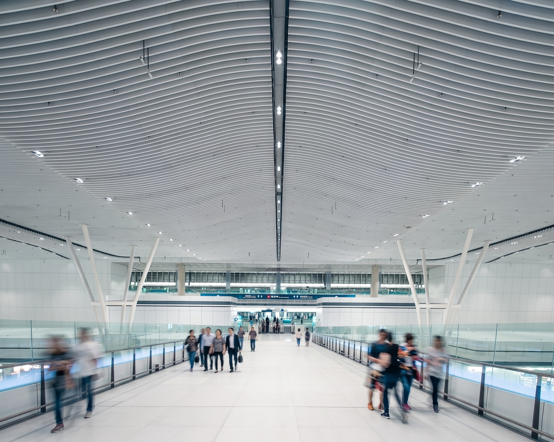 Hong Kong International Airport – Terminal 2 — Hong Kong: Hong Kong International Airport Terminal 2 — connecting bridge beneath the ribbed ceiling, Lichtvision lighting design
