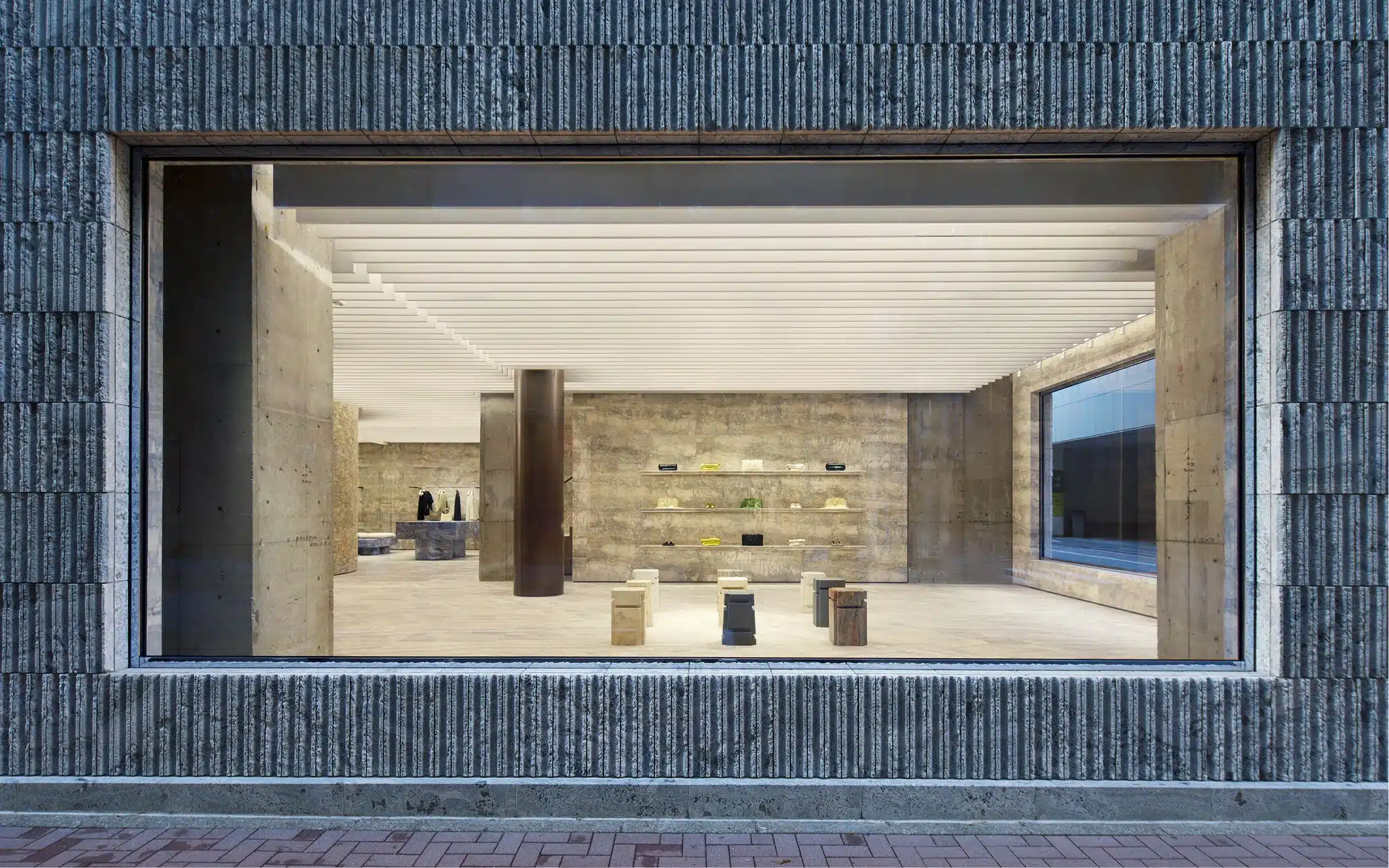 Jil Sander Tokyo Ginza — Tokyo, Japan: lighting design view 3 of 7, by Lichtvision