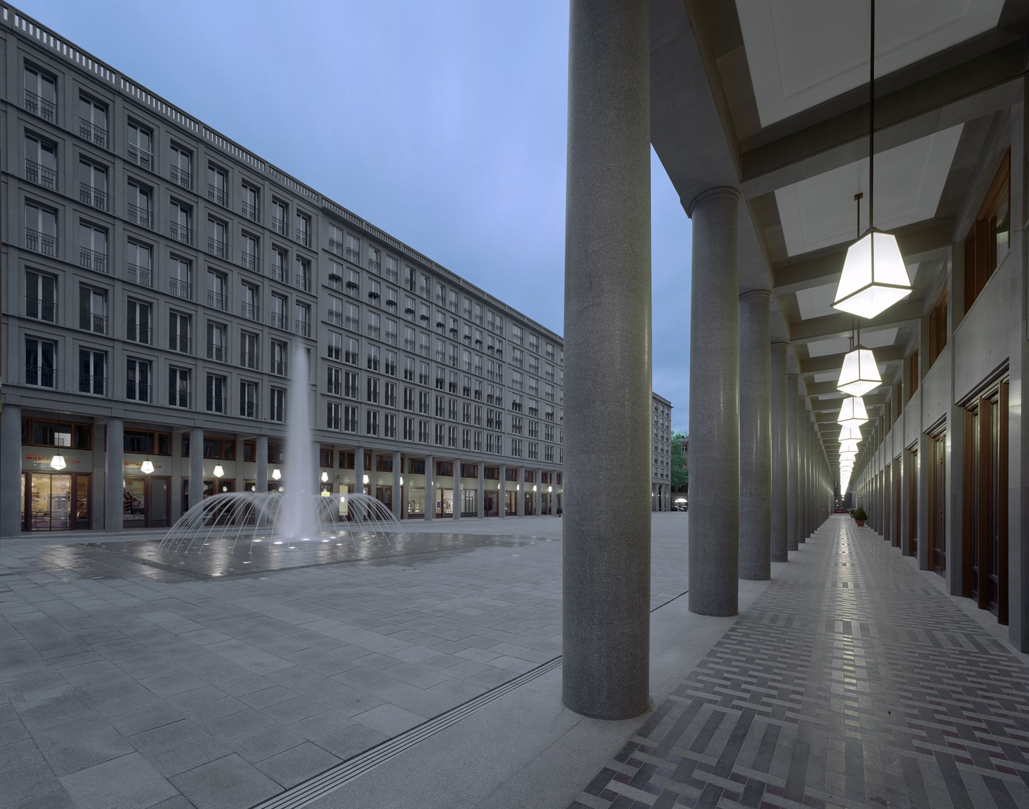 Leibniz Colonnade — Berlin, Germany: lighting design view 3 of 4, by Lichtvision