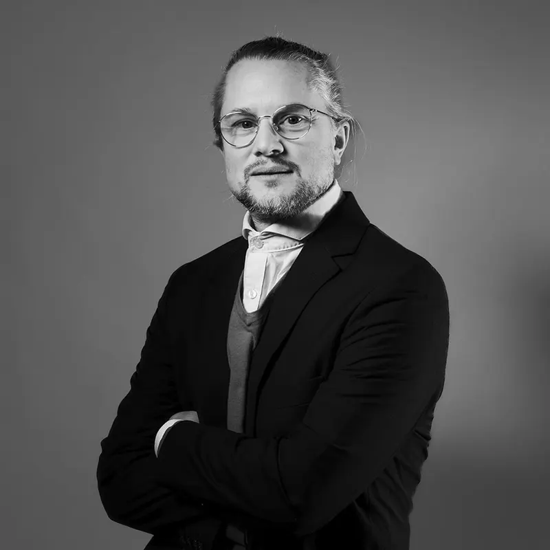 Portrait of Simon Junge, Senior Associate at Lichtvision