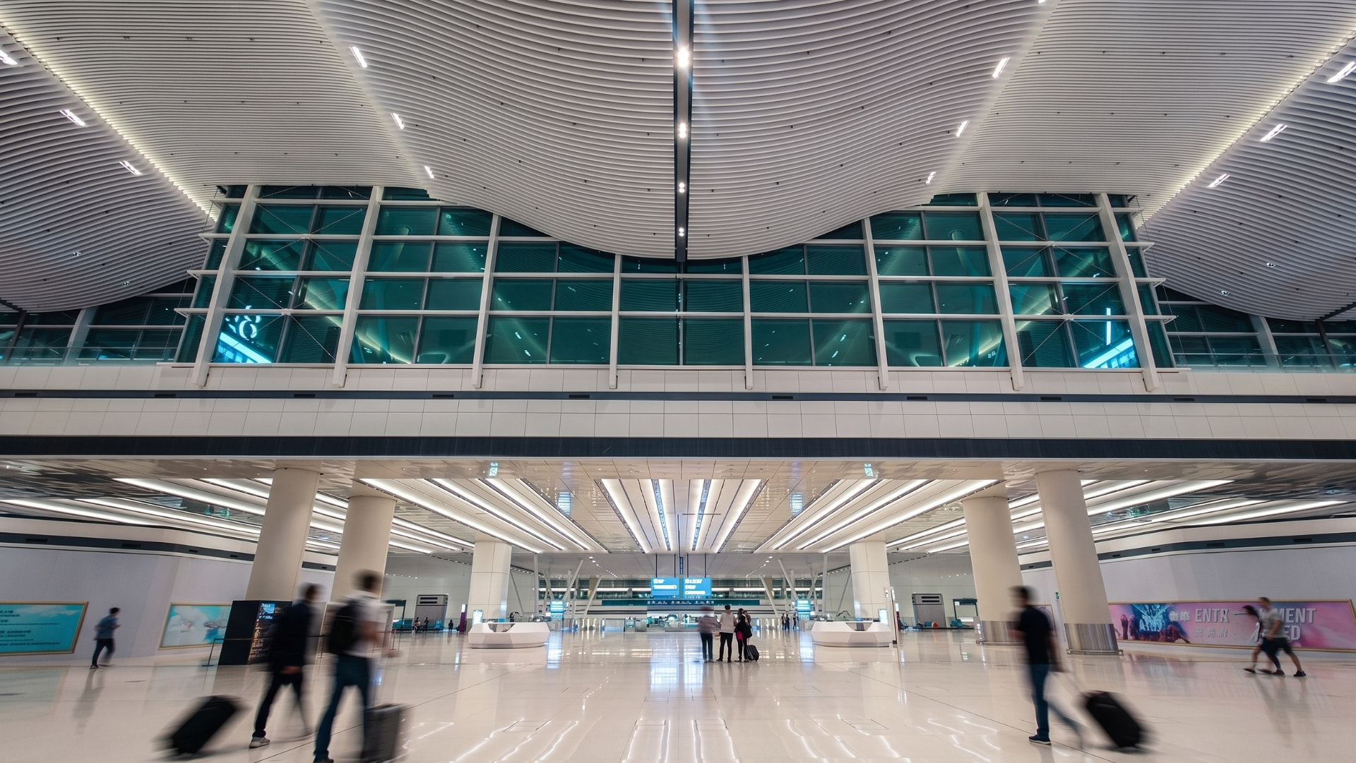 Hong Kong International Airport – Terminal 2 — Hong Kong: Hong Kong International Airport Terminal 2 — main concourse under the wave ceiling, Lichtvision lighting design