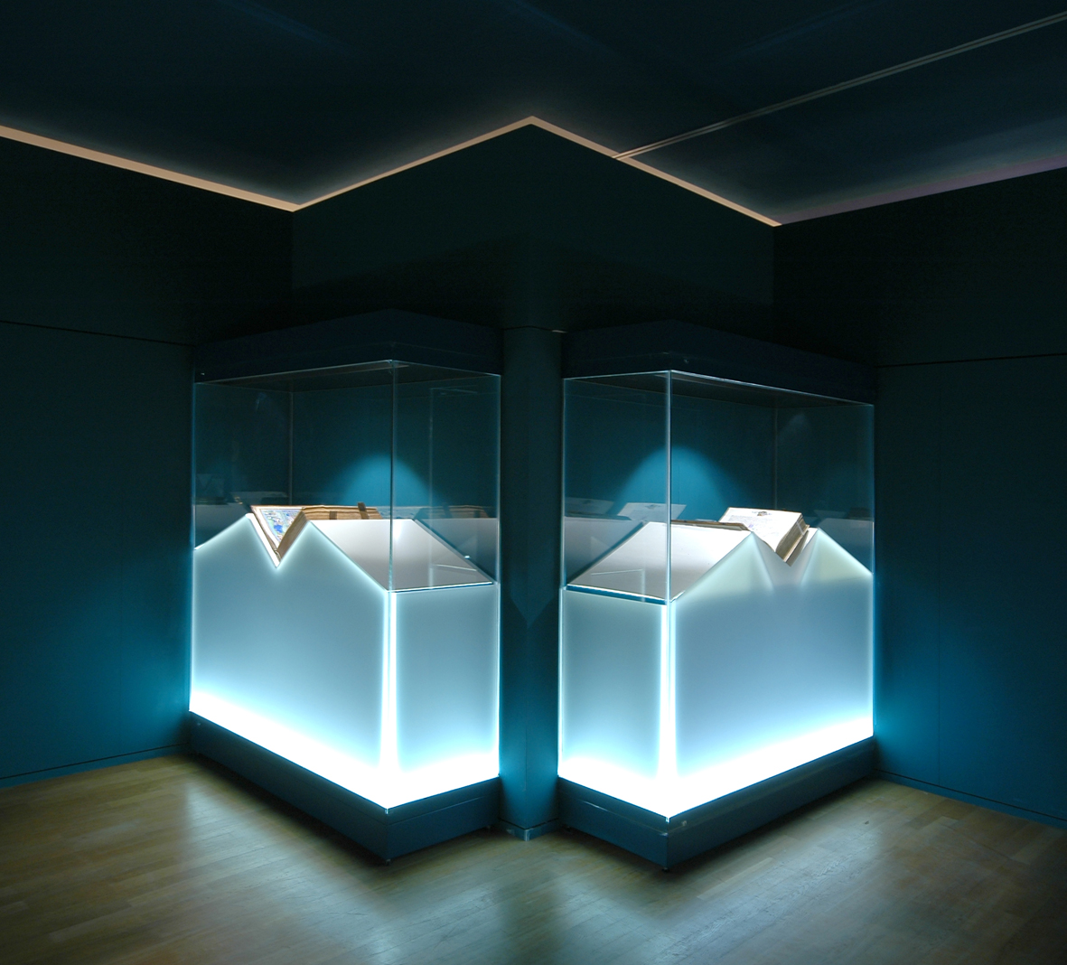 Berthold Furtmeyr Exhibition — Germany: architectural lighting design by Lichtvision (architecture by Tillmann Wagner Architekten)