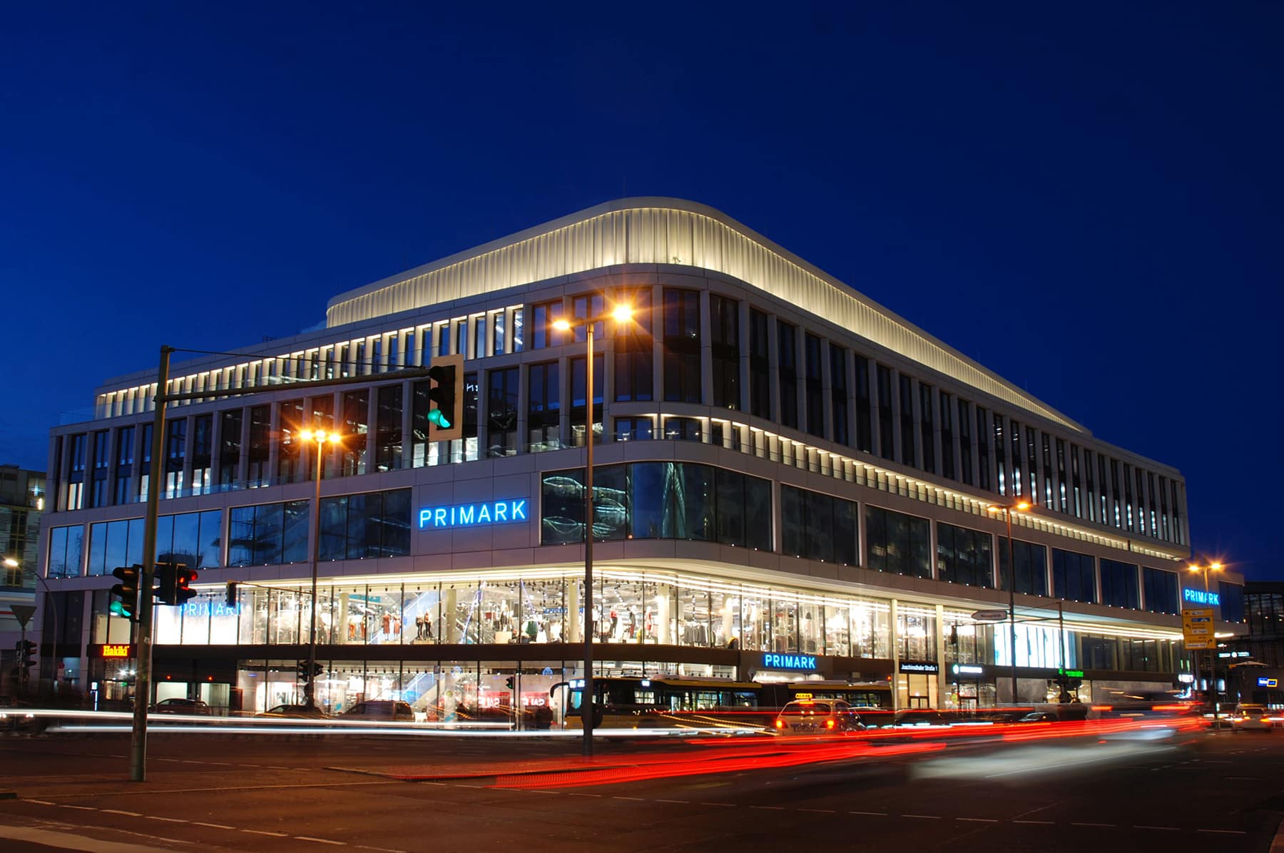 Zoom Berlin - Facade Lighting Design — Berlin, Germany: lighting design view 4 of 7, by Lichtvision