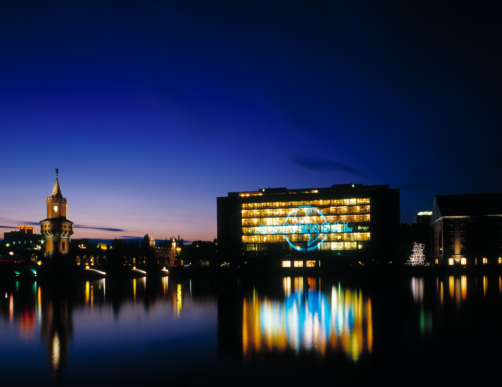 Universal Music Headquarter — Germany: architectural lighting design by Lichtvision (architecture by Aukett + Heese)
