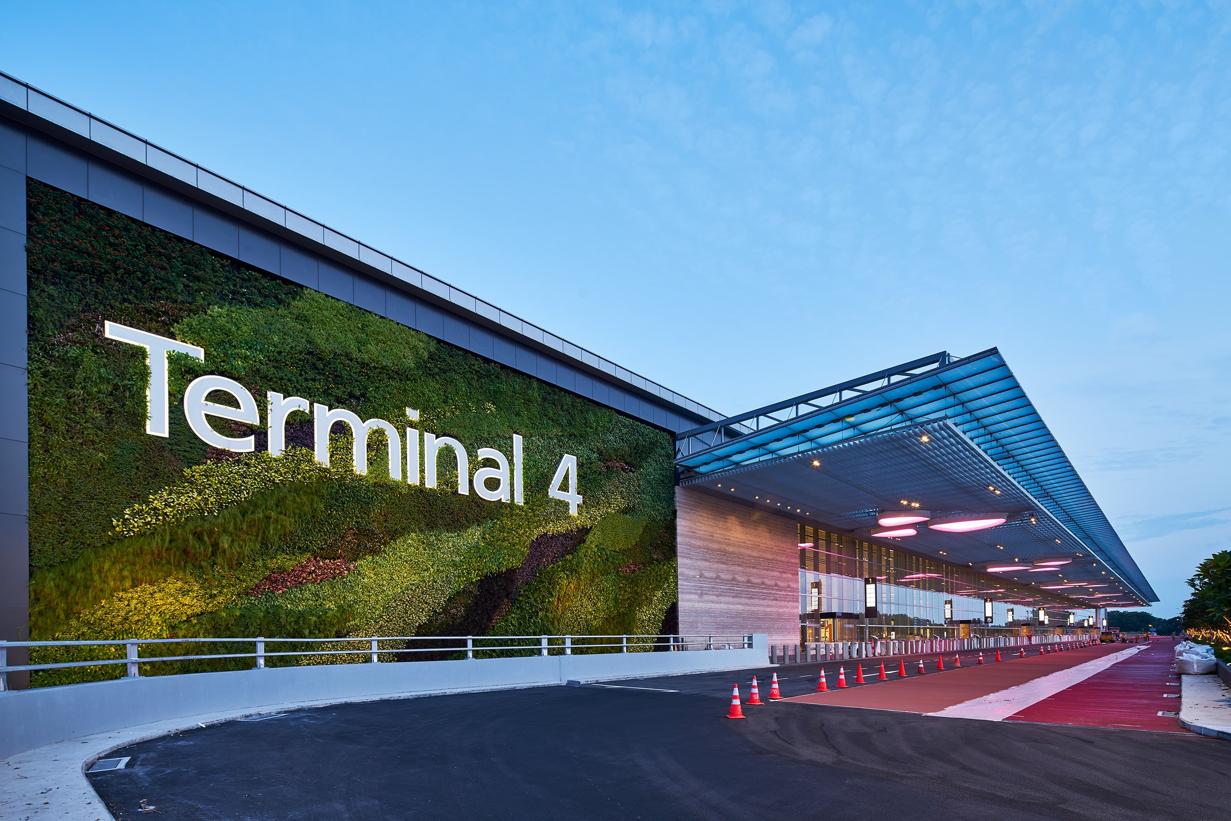 Terminal 4 Changi Airport — Singapore: lighting design view 2 of 8, by Lichtvision