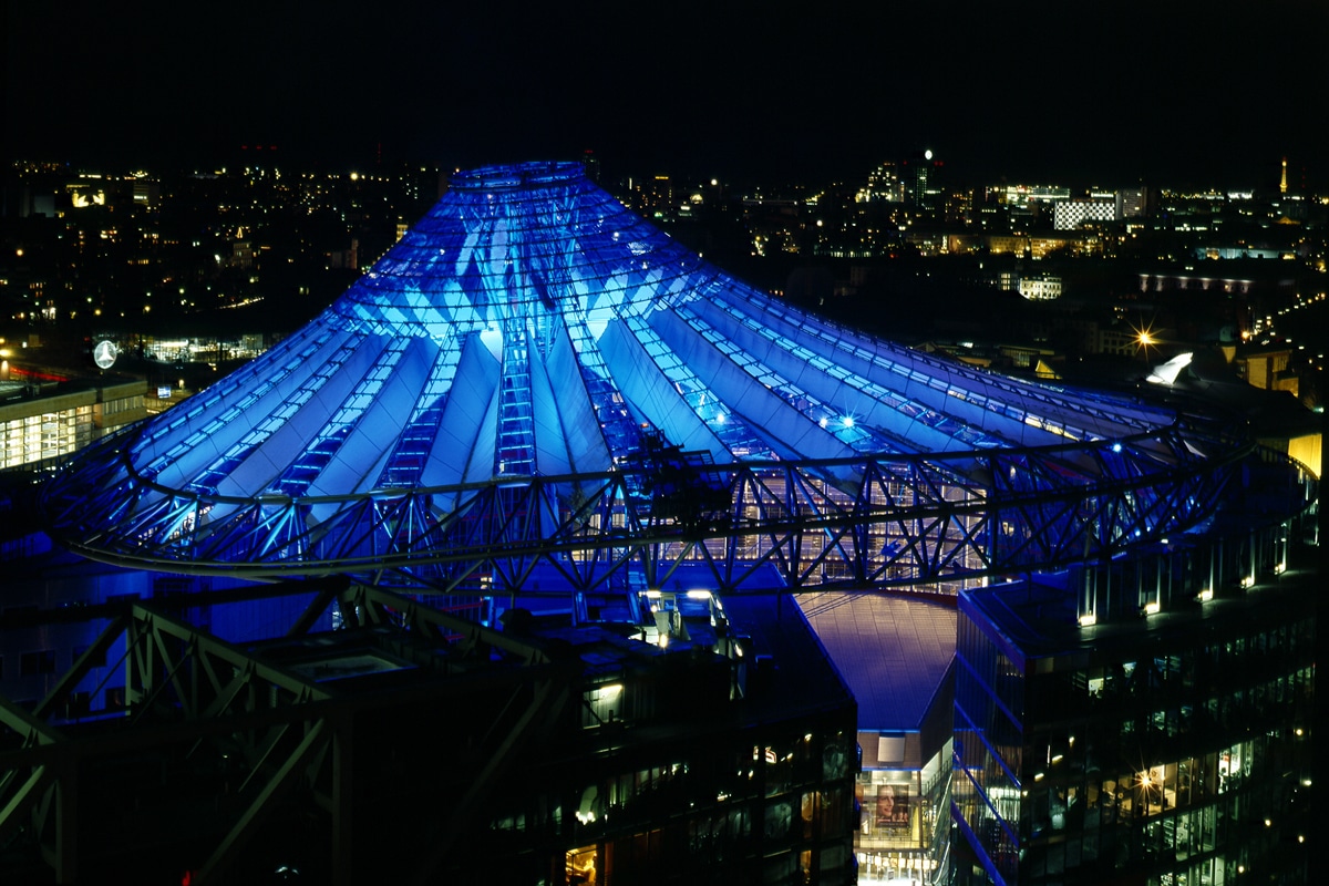 Sony Center Forum Roof — Germany: architectural lighting design by Lichtvision (architecture by Murphy / Jahn)